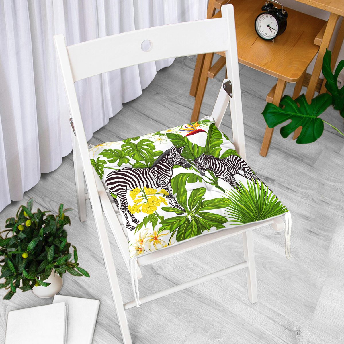 Pudra Zeminli Egzotik Zebra Tasarımlı Modern Pofuduk Sandalye Minderi Realhomes