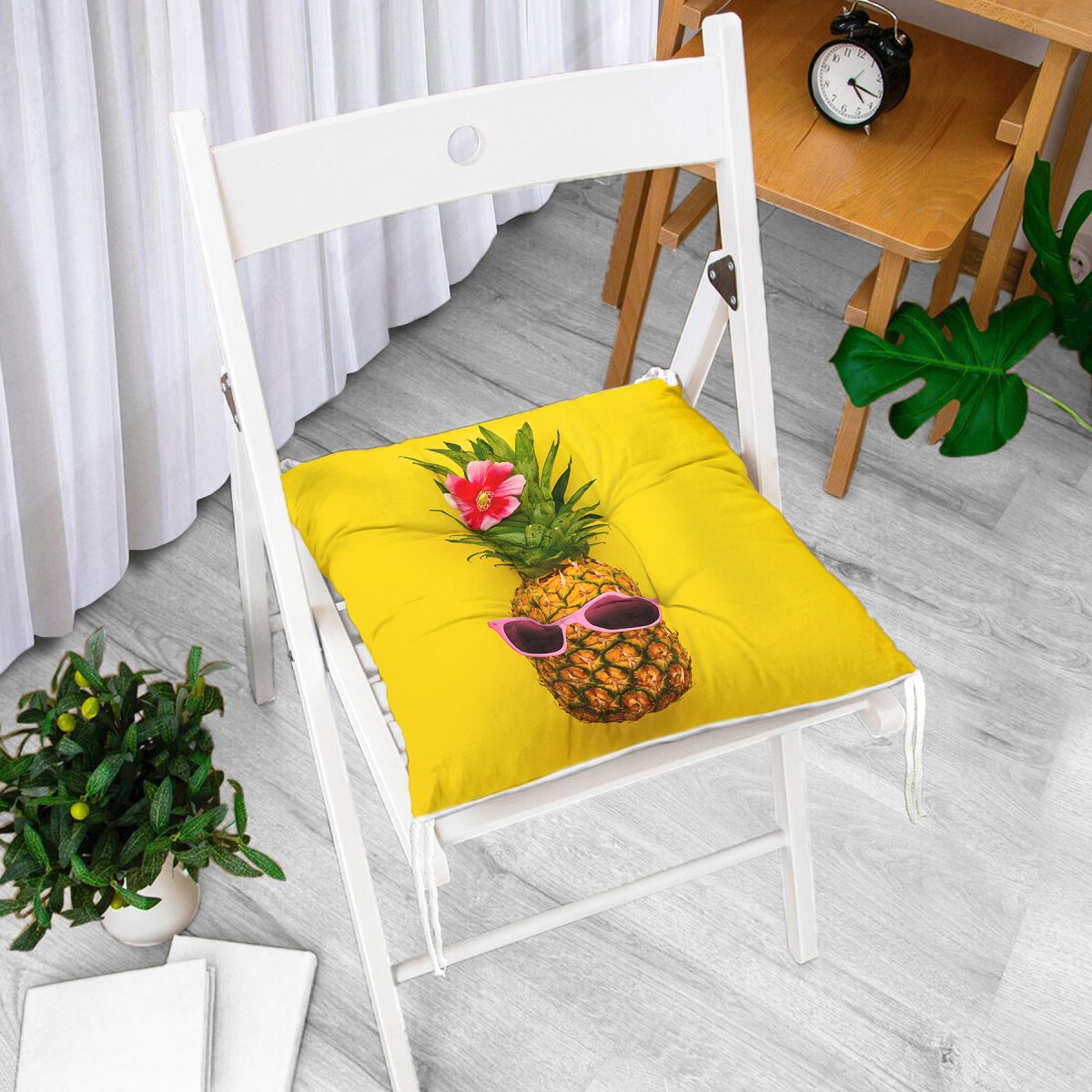 Sarı Zeminli 3D Ananas Modern Tasarımlı Pofuduk Sandalye Minderi Realhomes