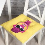 - P3192-1-Gorsel - Realhomes  Sarı Zeminde Pembe Ananas Modern Tasarımlı Pofuduk Sandalye Minderi Realhomes