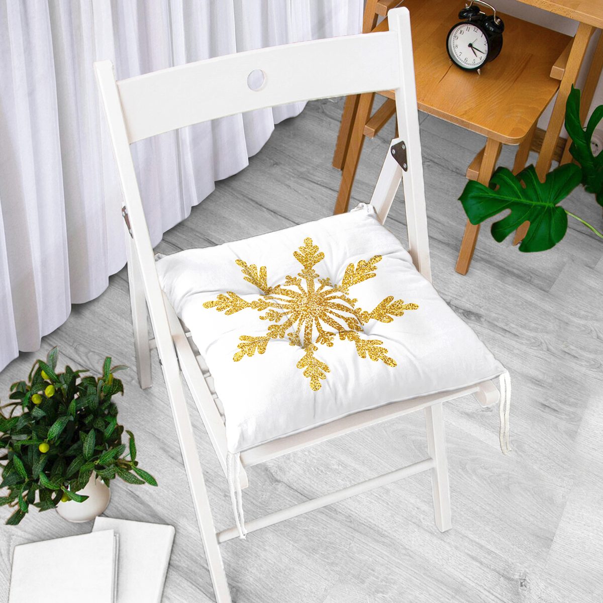 Altın Görünümlü Kar Tanesi Desenli 3D Modern Pofuduk Sandalye Minderi Realhomes
