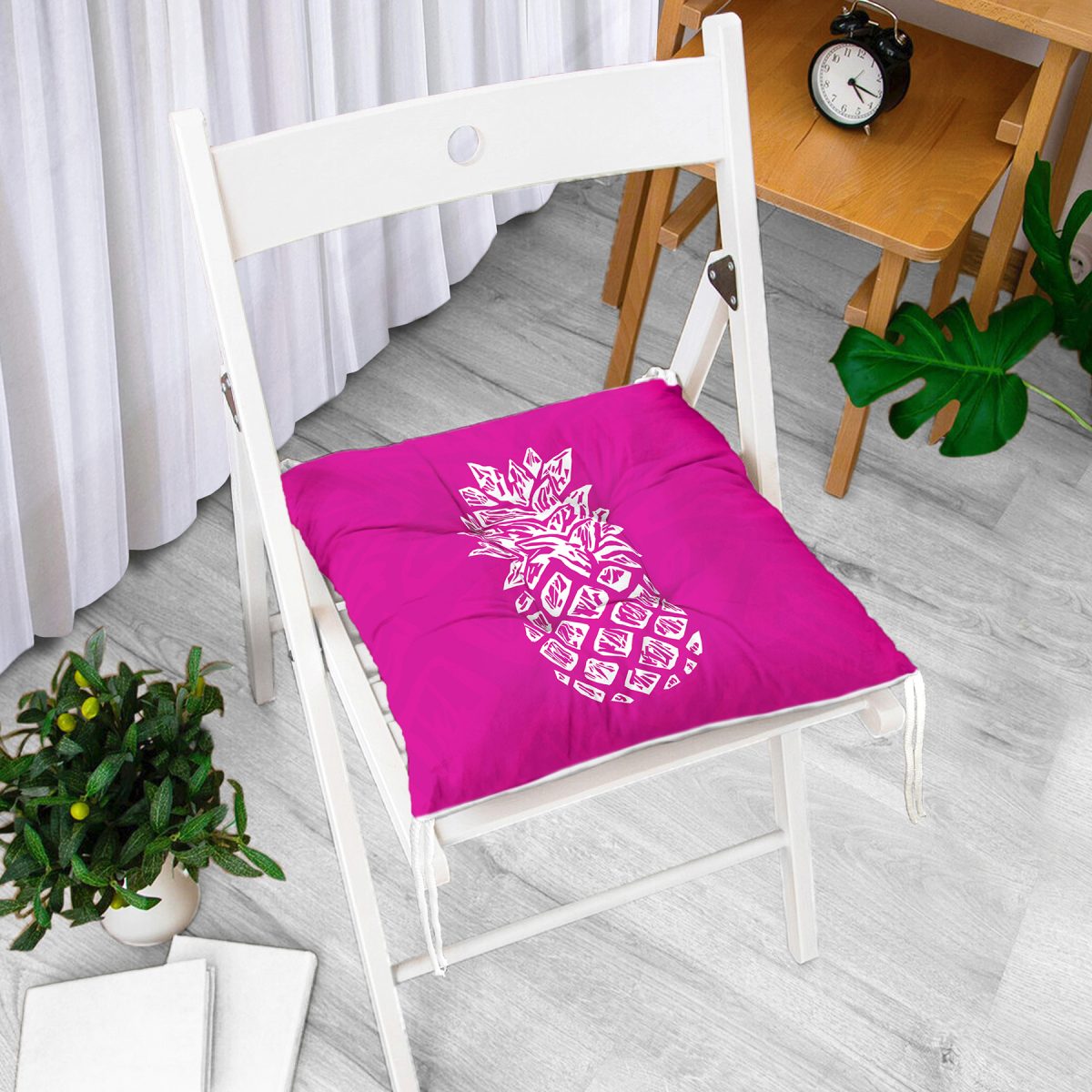 Fuşya Zeminde Ananas Desenli Modern Tasarım Pofuduk Sandalye Minderi Realhomes