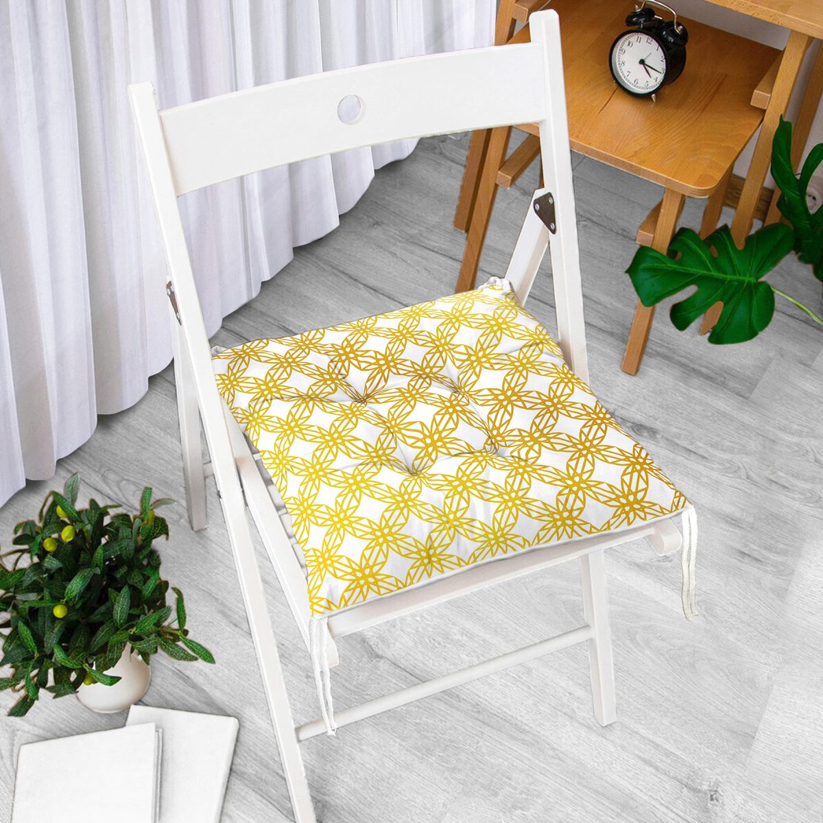 Geometrik Sanat Altın Detaylı Özel Tasarım Modern Pofuduk Sandalye Minderi Realhomes
