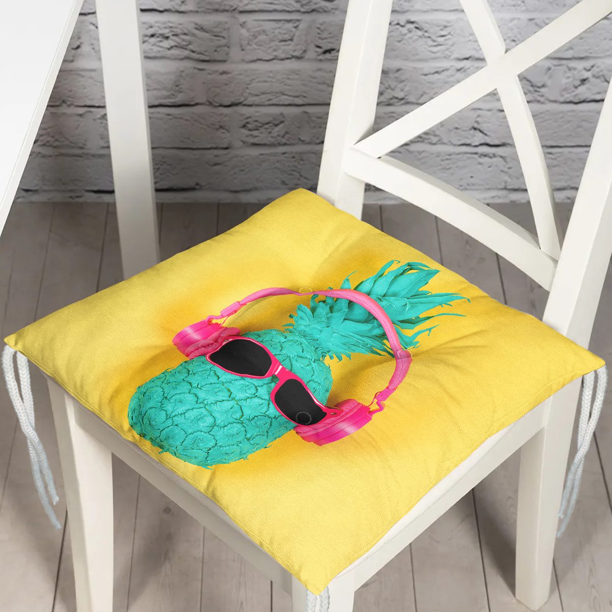 Sarı Zeminli Ananas Detaylı Modern Pofuduk Sandalye Minderi Realhomes