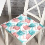 - P3242-Gorsel - Realhomes Renkli Zeminli Ananaslar Özel Tasarım Pofuduk Sandalye Minderi Realhomes