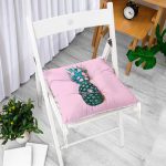 - P3244-Gorsel-1 - Realhomes Pembe Zeminde 3D Ananas Temalı Modern Pofuduk Sandalye Minderi Realhomes