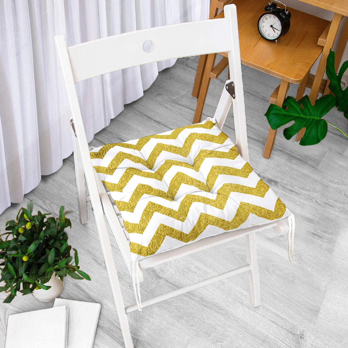 Zigzag Altın Kabartma Desenli Modern Tasarımlı Pofuduk Sandalye Minderi Realhomes