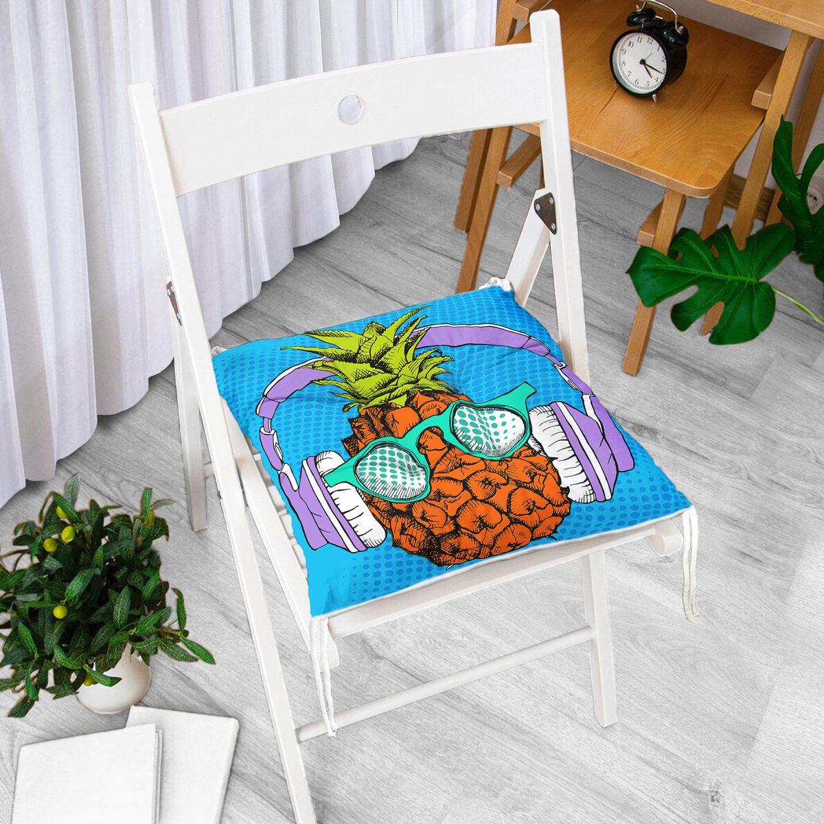 Mavi Zeminli Tropikal Ananas Tasarımlı Pofuduk Sandalye Minderi Realhomes