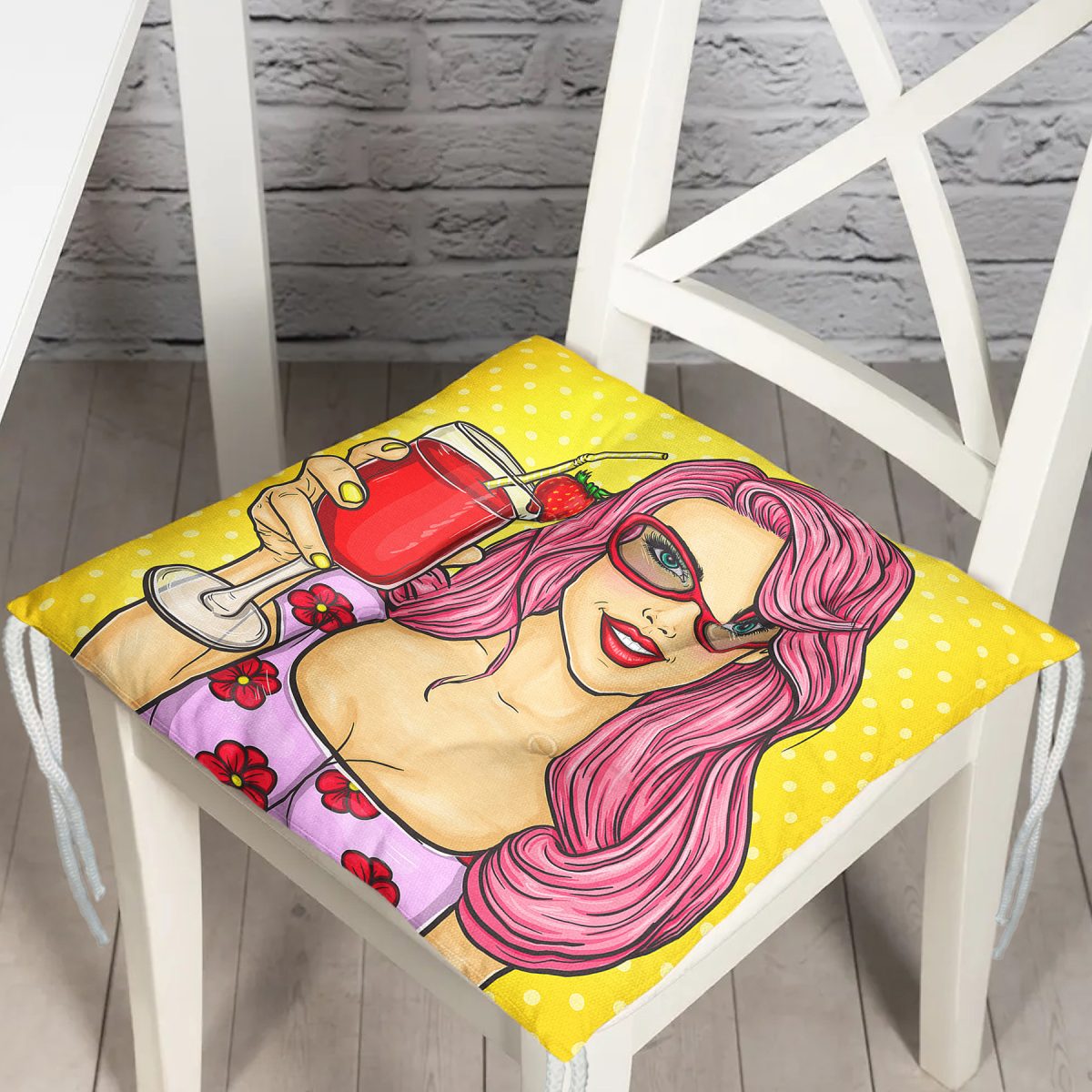 Sarı Zeminli Popart Girl Desenli Dekoratif Pofuduk Sandalye Minderi Realhomes