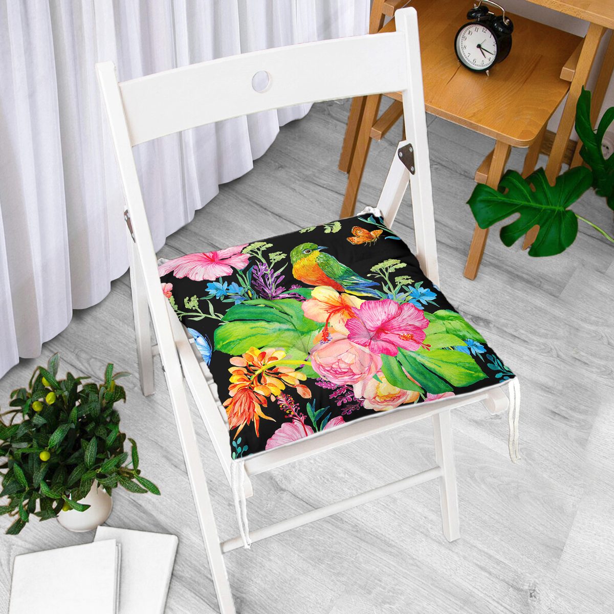 Watercolor Çiçek ve Kuş Motifli Özel Tasarım Pofuduk Sandalye Minderi Realhomes