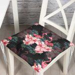 - P3314-Gorsel - Realhomes Siyah Zeminde Lilyum ve Flamingo Özel Tasarım Pofuduk Sandalye Minderi Realhomes