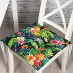 - P3362-Gorsel - Realhomes Siyah Zeminli Geometrik Yapraklar Desenli Pofuduk Sandalye Minderi Realhomes