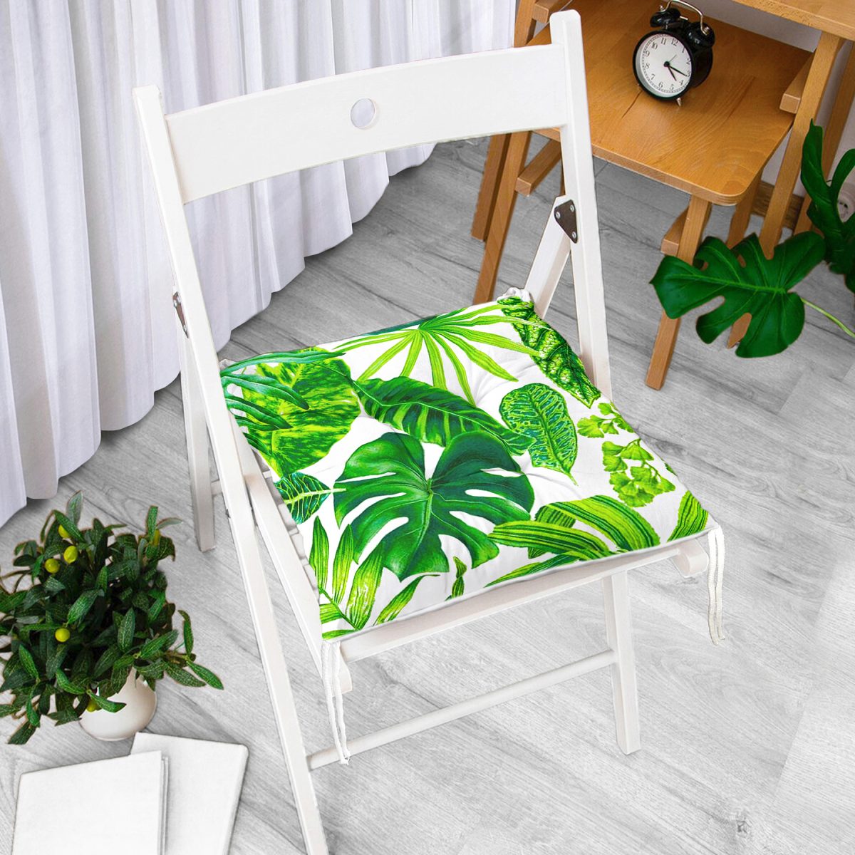 Beyaz Zeminde Watercolor Yapraklar Özel Tasarımlı Pofuduk Sandalye Minderi Realhomes