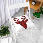 - P3369-Gorsel-1 - Realhomes Ekose Geyik Kırmızı Siyah Tasarımlı Dekoratif Pofuduk Sandalye Minderi Realhomes