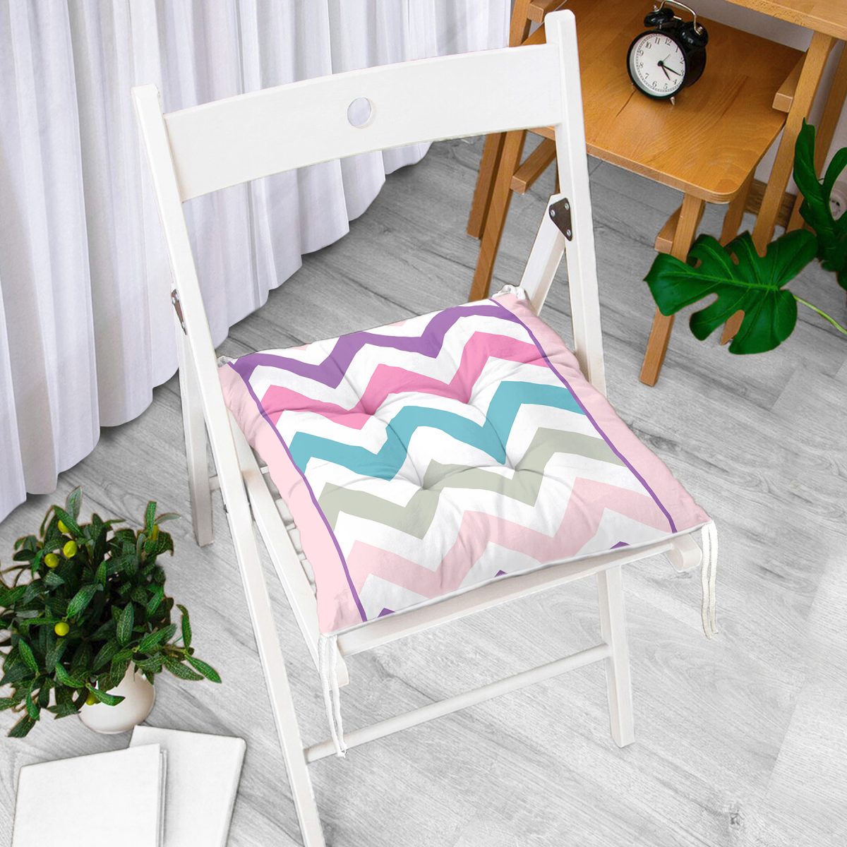 Renkli Zigzag Motifli Pembe Zeminli Modern Pofuduk Sandalye Minderi Realhomes