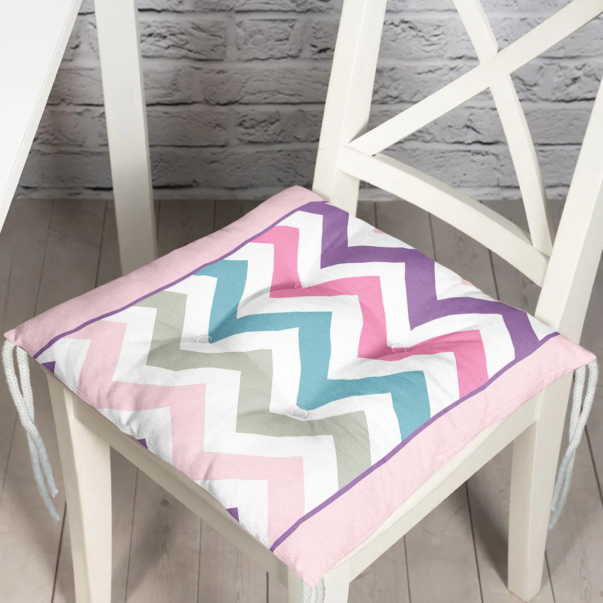 Renkli Zigzag Motifli Pembe Zeminli Modern Pofuduk Sandalye Minderi Realhomes