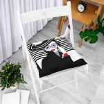 - P3394-Gorsel-1 - Realhomes Siyah Beyaz Fashion Woman Tasarımlı Dekoratif Pofuduk Sandalye Minderi Realhomes
