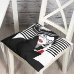 - P3394-Gorsel - Realhomes Siyah Beyaz Fashion Woman Tasarımlı Dekoratif Pofuduk Sandalye Minderi Realhomes