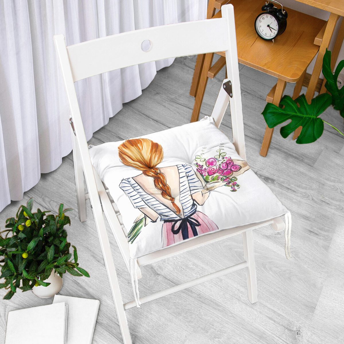 Çiçekli Kız Çizimli Modern Dekoratif Pofuduk Sandalye Minderi Realhomes