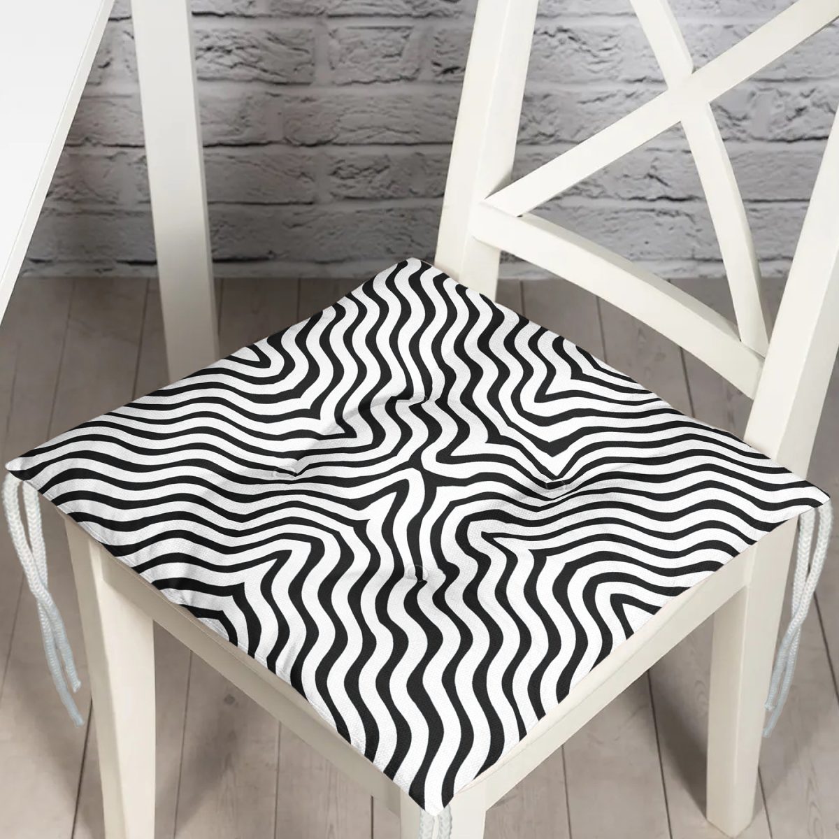 Siyah Geometrik Çizgiler Özel Tasarımlı Dekoratif Pofuduk Sandalye Minderi Realhomes