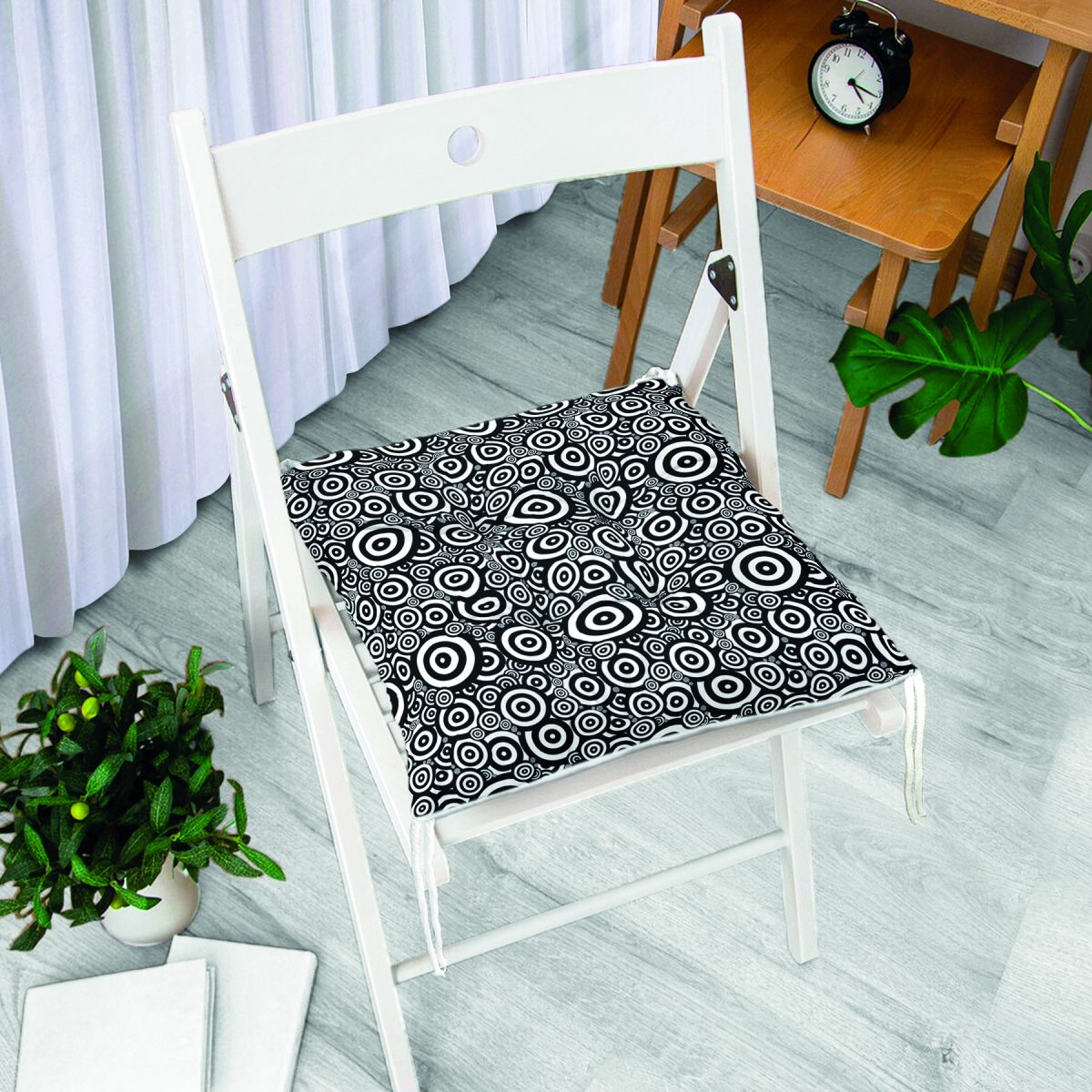 Siyah Beyaz Geometrik Yuvarlak Tasarımlı Modern Pofuduk Sandalye Minderi Realhomes