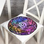 RealHomes Beyaz Zeminde Renkli Üçüncü Göz Motifli Pofuduk Sandalye Minderi Realhomes