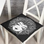 - P5020-Gorsel - Realhomes Siyah Beyaz Otantik Woman Özel Tasarım Dijital Baskılı Pofuduk Sandalye Minderi Realhomes