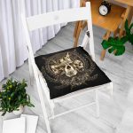 - P5048-Gorsel-1 - Realhomes Siyah Zeminde Gümüş Kuru Kafa Motifli Pofuduk Sandalye Minderi Realhomes