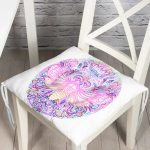 - P5052-Gorsel - Realhomes Beyaz Zeminde Renkli Kelebek Özel Tasarım Pofuduk Sandalye Minderi Realhomes