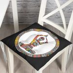 - P5053-Gorsel - Realhomes Siyah Zeminde Yoga Motifli Dekoratif Pofuduk Sandalye Minderi Realhomes