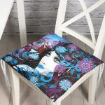 - P5085-Gorsel - Realhomes Mavi Ağırlıklı Çiçek Motifli Beautiful Girl Dekoratif Pofuduk Sandalye Minderi Realhomes