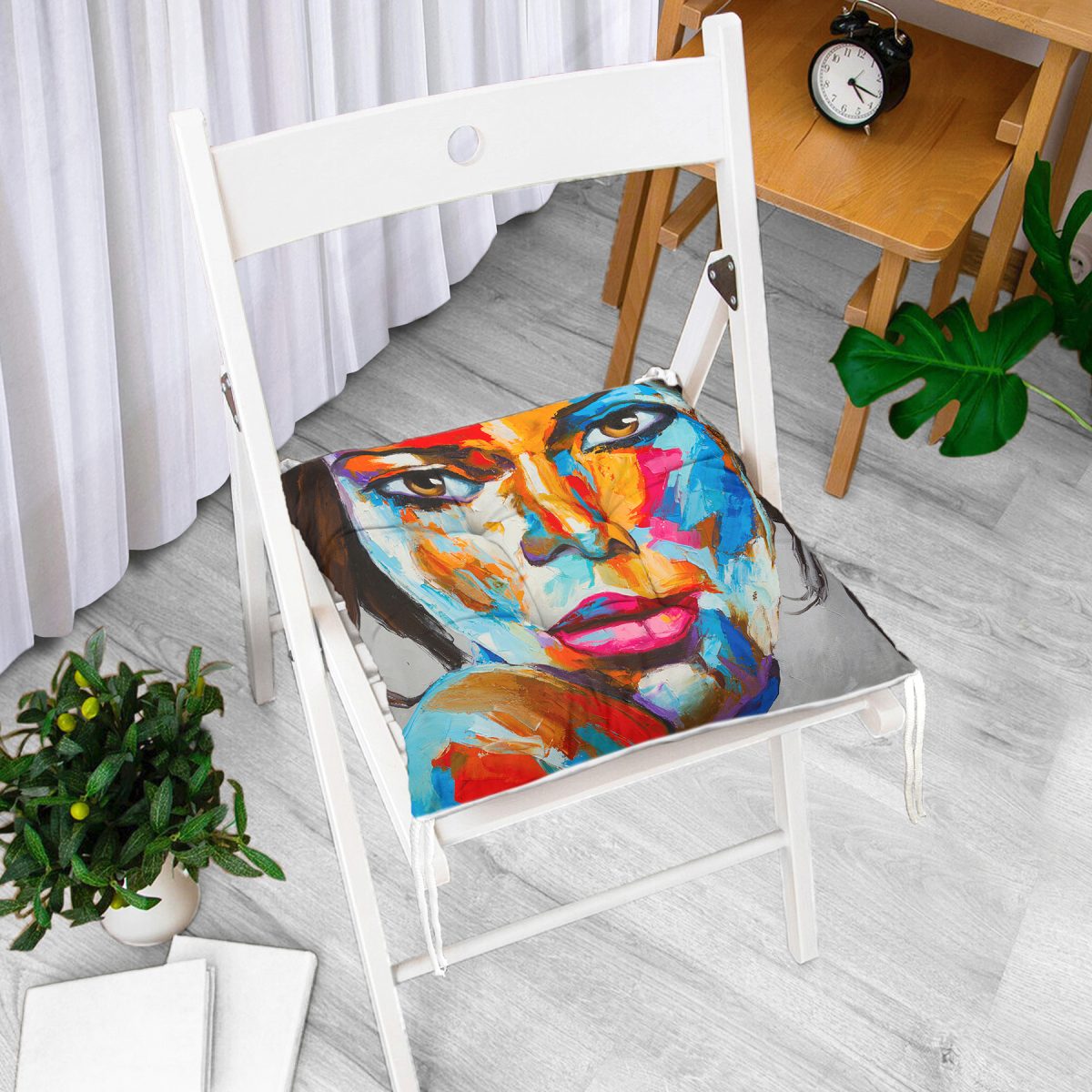 Sulu Boyalı Kadın Yüzlü Dekoratif Modern Pofuduk Sandalye Minderi Realhomes