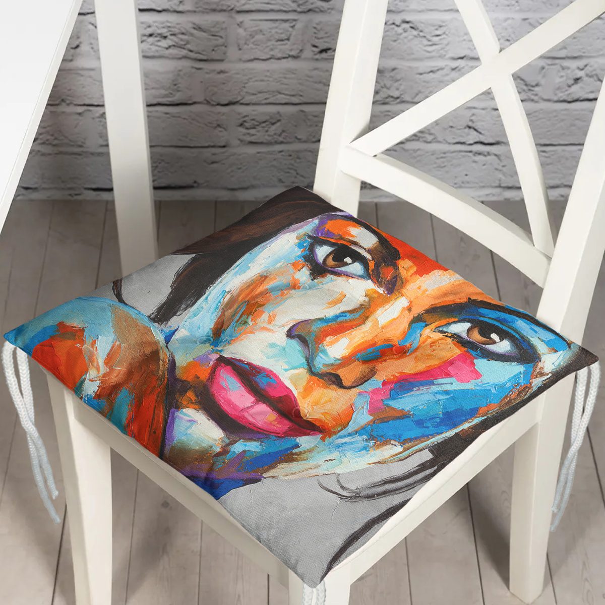 Sulu Boyalı Kadın Yüzlü Dekoratif Modern Pofuduk Sandalye Minderi Realhomes