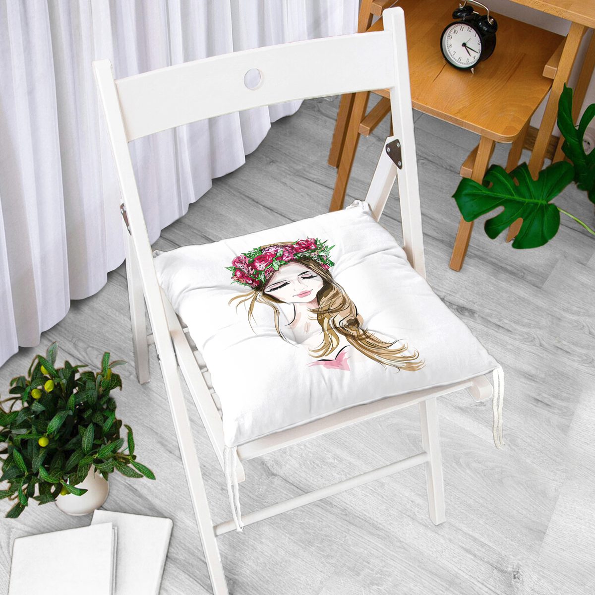 Beyaz Zeminde Rankli Kalem Çizimli Dekoratif Modern Pofuduk Sandalye Minderi Realhomes
