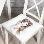 - P5094-Gorsel - Realhomes Beyaz Zeminde Rankli Kalem Çizimli Dekoratif Modern Pofuduk Sandalye Minderi Realhomes