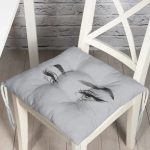 - P5096gri-ayna-Gorsel - Realhomes RealHomes Gri Zeminde Kirpik Motifli Özel Tasarım Pofuduk Sandalye Minderi Realhomes