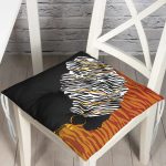 - P5100-Gorsel - Realhomes Siyah Ve Karamel Zeminde Zenci Kadın Dijital Baskılı Pofuduk Sandalye Minderi Realhomes