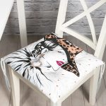 - P5104-Gorsel - Realhomes Şapkalı Fashion Girl Desenli Pofuduk Sandalye Minderi Realhomes