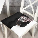 - P5105-Gorsel - Realhomes Siyah Beyaz Zenci Kadın Dekoratif Pofuduk Sandalye Minderi Realhomes