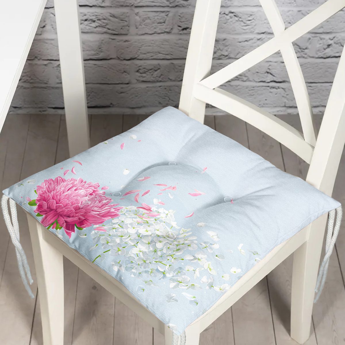 Mavi Zeminde Fuşya Beyaz Ortanca Çiçeği Baskılı Pofuduk Sandalye Minderi Realhomes