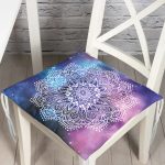 - P5117-Gorsel - Realhomes Gökkuşağı Zemininde Beyaz Mandala Çizimli Dekoratif Pofuduk Sandalye Minderi Realhomes