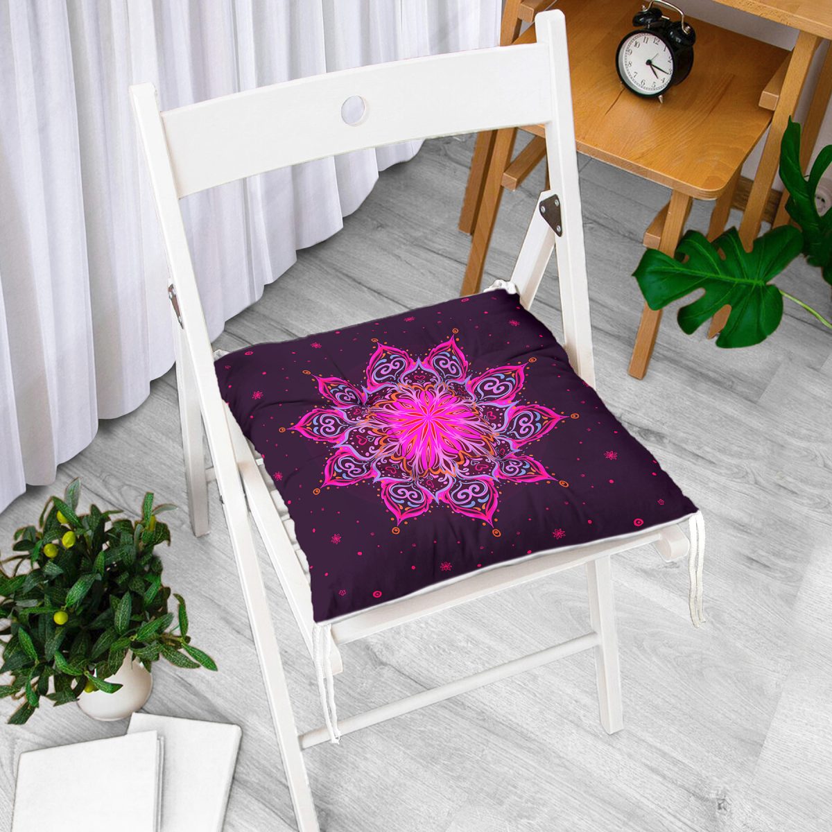 Siyah Zeminde Pembe Neon Mandala Desenli Dekoratif Pofuduk Sandalye Minderi Realhomes