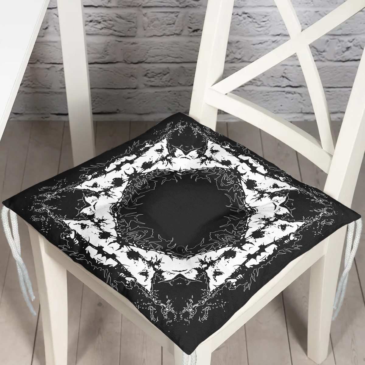 Siyah Zeminde Kare Mandala Desenli Özel Tasarım Pofuduk Sandalye Minderi Realhomes