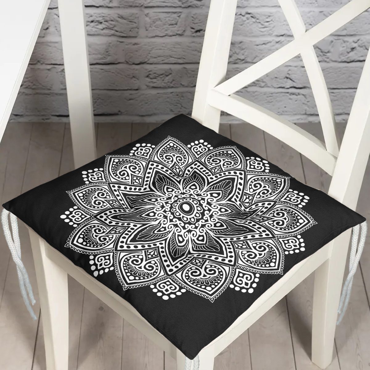 Siyah Beyaz Mandala Tasarımlı Dekoratif Pofuduk Sandalye Minderi Realhomes