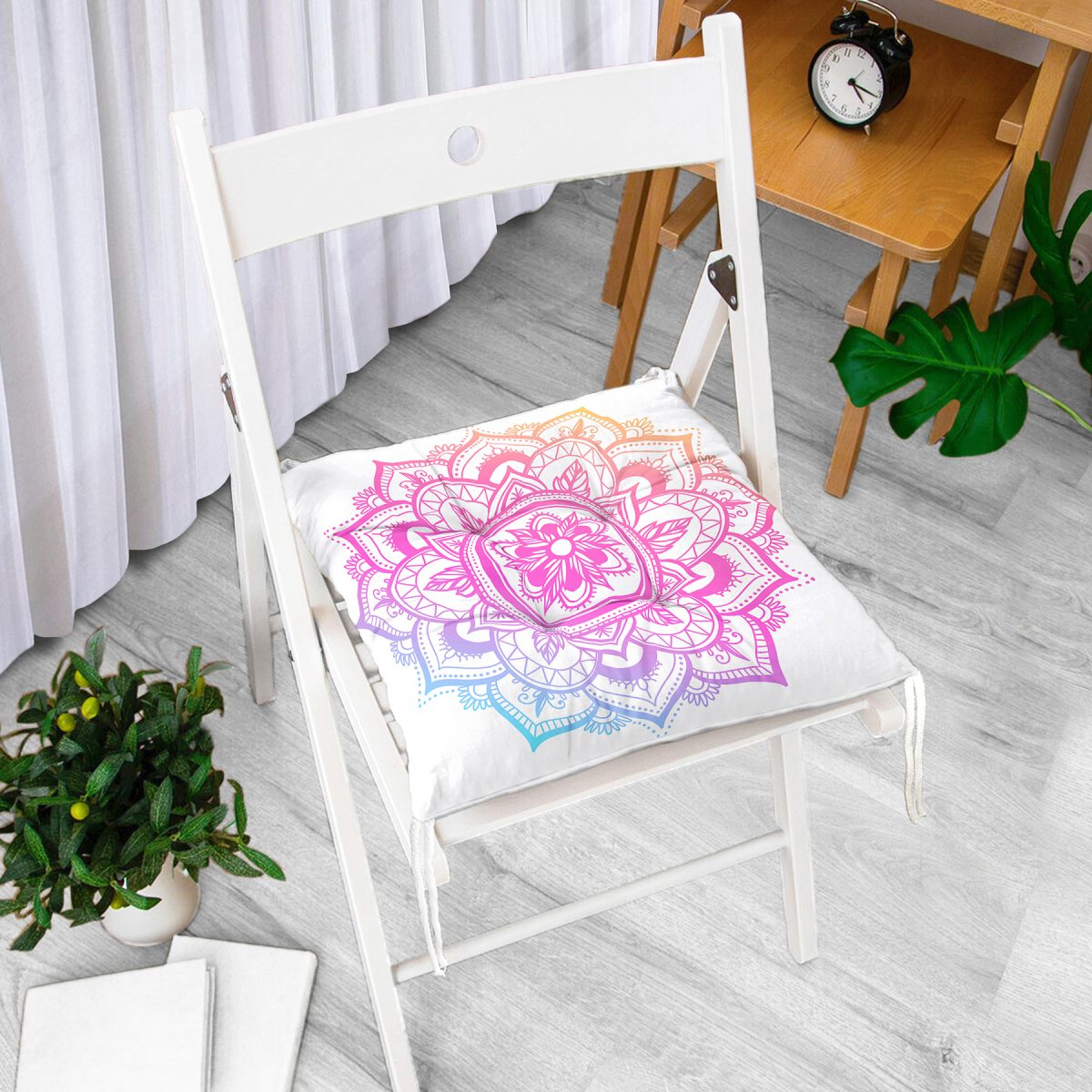 Beyaz Zeminde Pembe Mavi Mandala Desenli Özel Tasarım Pofuduk Sandalye Minderi Realhomes