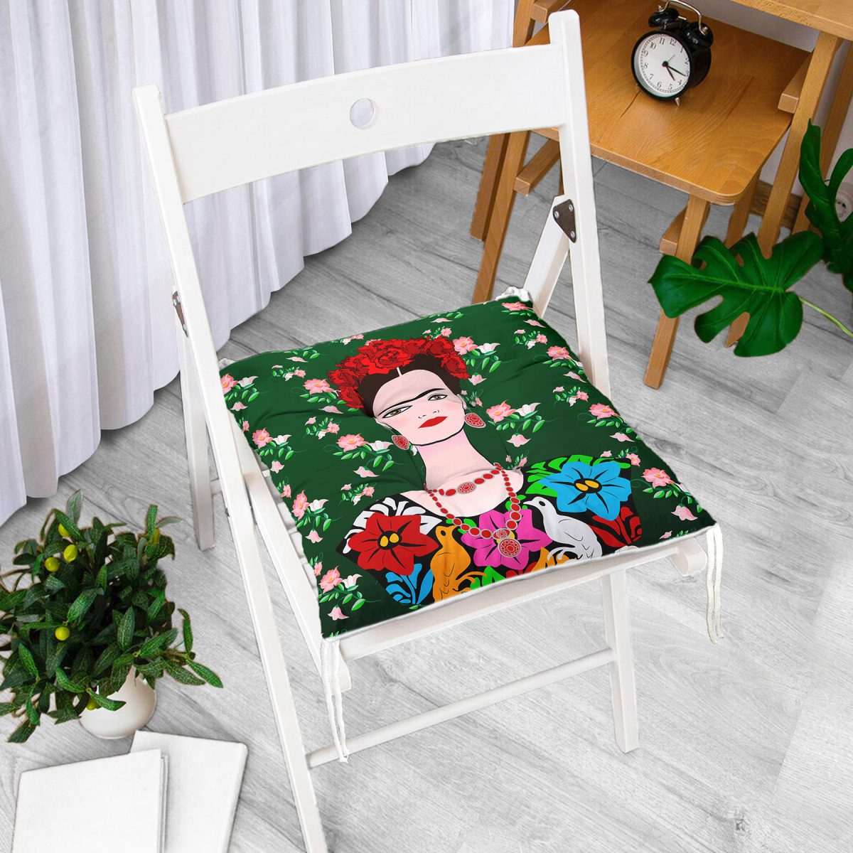 Yeşil Zeminde Frida Kahlo Motifli Özel Tasarım Pofuduk Sandalye Minderi Realhomes