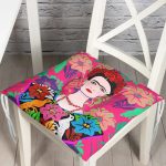 - P5213-Gorsel - Realhomes  Fuşya Zeminde Frida Kahlo Motifli Özel Tasarım Pofuduk Sandalye Minderi Realhomes