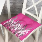 - P5233fusya-Gorsel - Realhomes Fuşya Zeminde Beyaz Ve Gri Çiçek Motifli Pofuduk Sandalye Minderi Realhomes