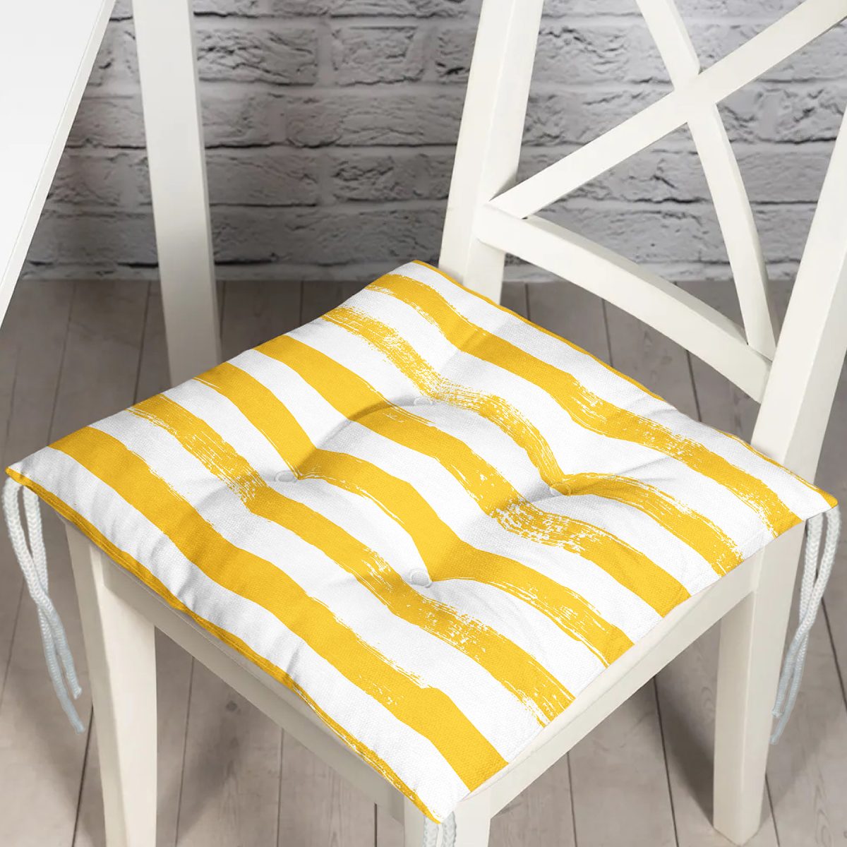 Sarı Çizgili Motifli Dekoratif Modern Pofuduk Sandalye Minderi Realhomes