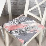 Pembe Ve Gri Ağırlıklı Sulu Boya Yaprak Motifli Pofuduk Sandalye Minderi Realhomes