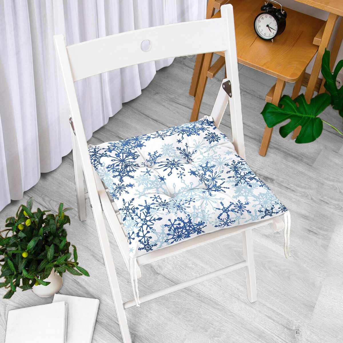 Beyaz Zeminde Mavi Kristal Ve Yıldız Motifli Özel Tasarım Modern Pofuduk Sandalye Minderi Realhomes